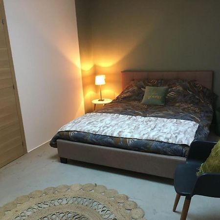 Chambre Avec Petit-Dejeuner En Provence Luberon La Tour-dʼAigues Exterior foto